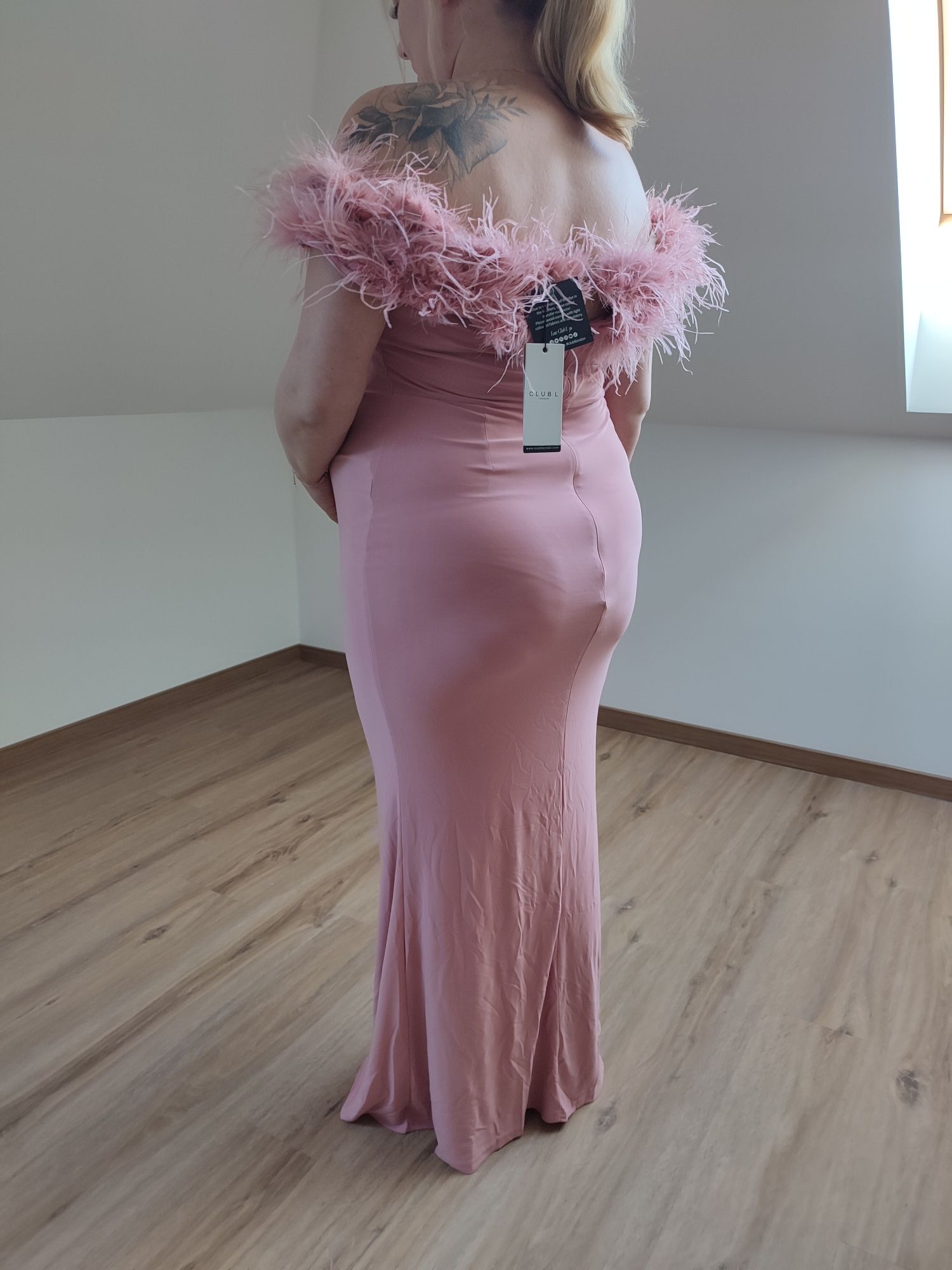 Sukienka ciążowa maxi długa różowa piórka sesja