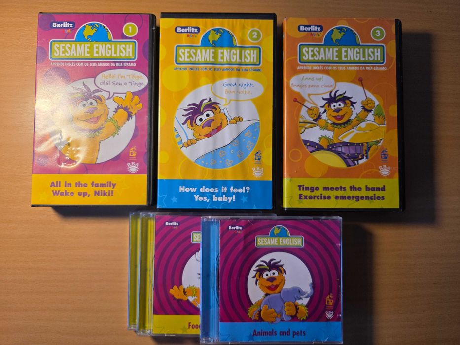 3 cassetes VHS e 3 CDs da coleção "Sesame English"
