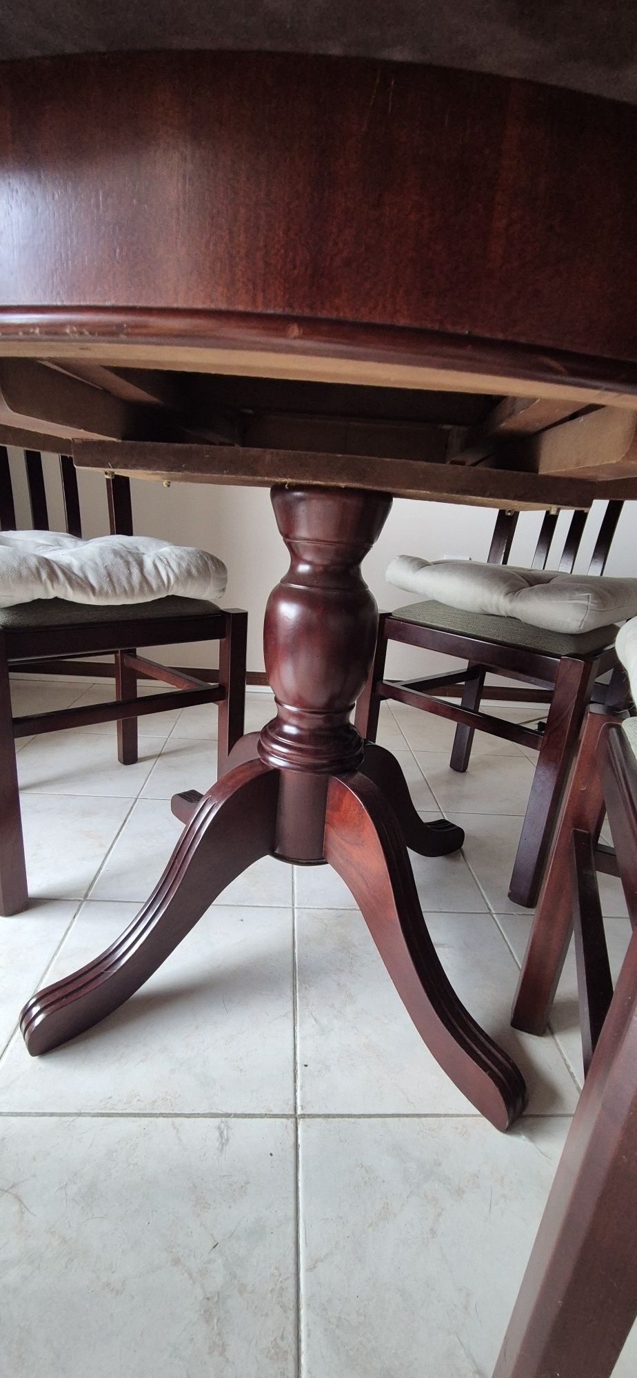 Conjunto mesa e cadeiras