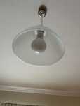 Candeeiro ideal para quarto ou sala.
