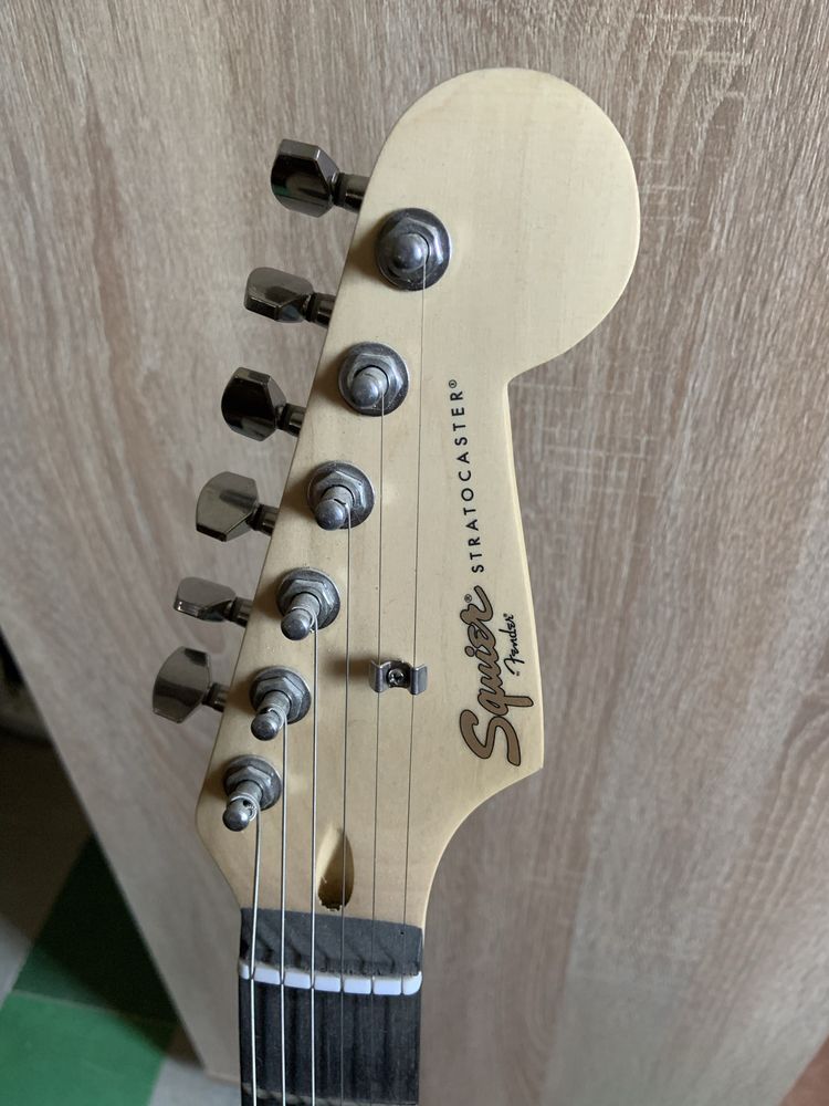 Ектрогітара Squier Stratocaster з комбопідсилювачем