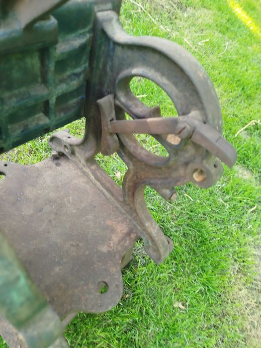 stara zabytkowa zeliwna podstawa do maszyny drukarskiej LMW