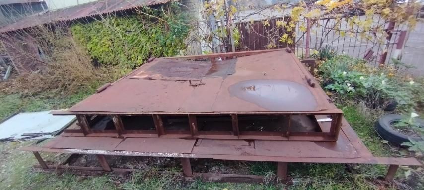 Железные ворота для гаража или бокса