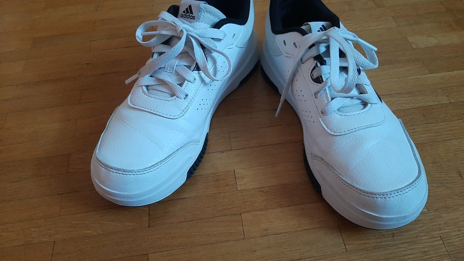 Брендові шкіряні кросівки Adidas 37розмір,стелька 23,5см