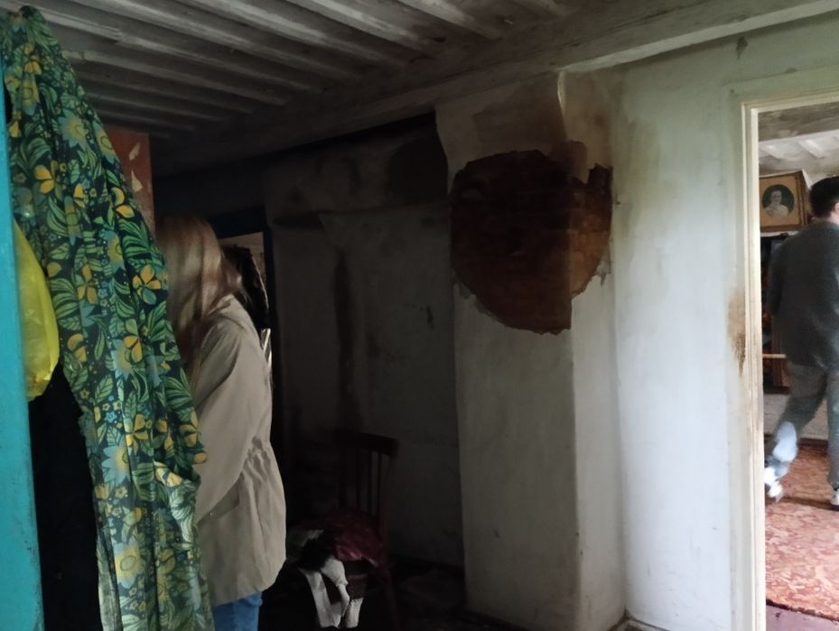 Старый дом с участком на берегу озера