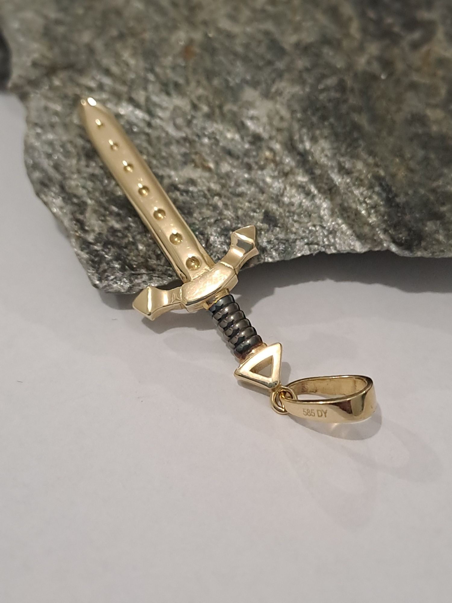 Złota zawieszka Miecz 585 Nowa 3.7x1.4 cm