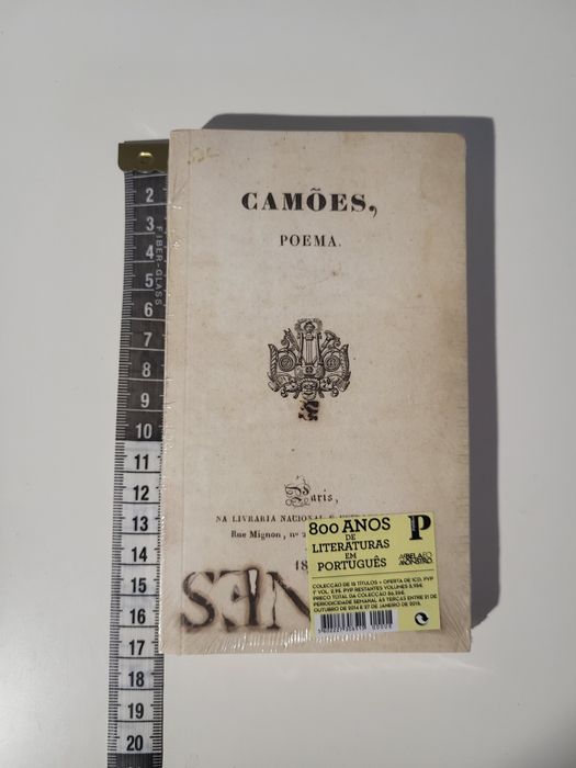 Réplica de livro "Camões, Poema"- 800 anos de Literaturas em Português