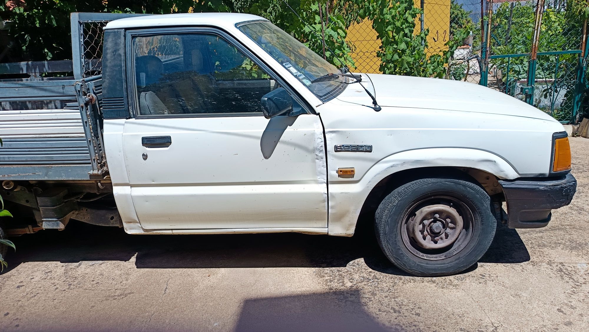 Mazda B 2200 pick-up com caixa aberta