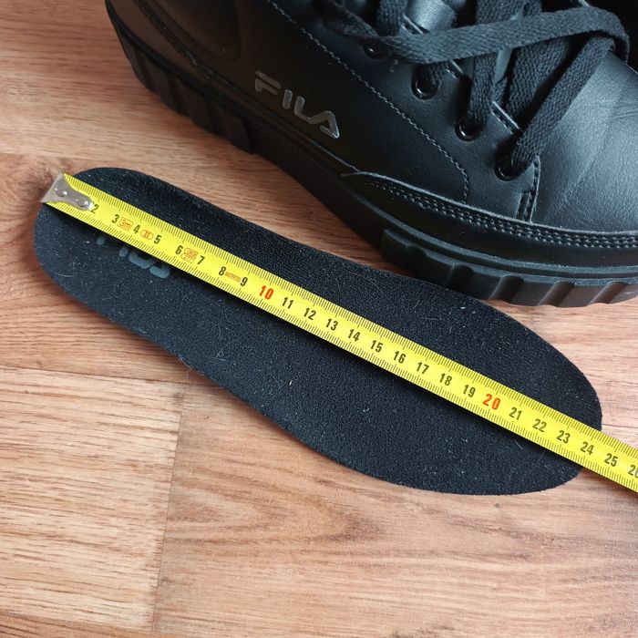 Оригінальні Fila р37.5 довжина устілки по факту  24см
ціна 699грн