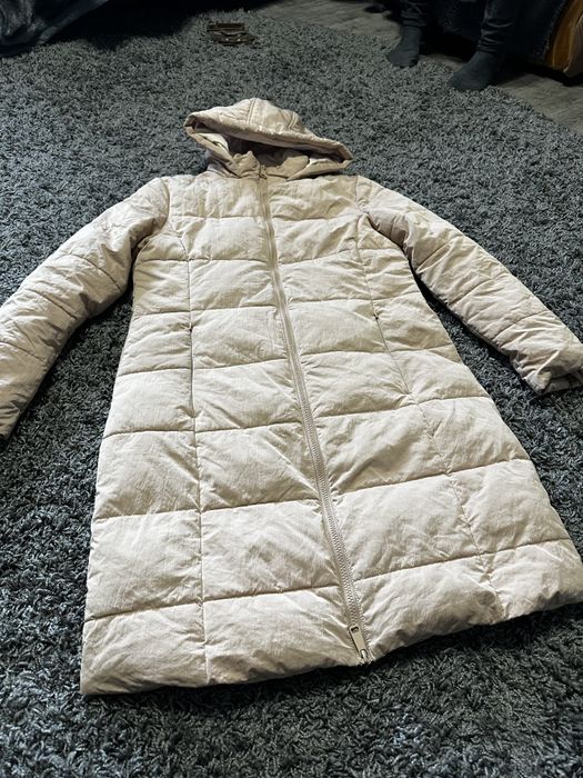 Жіночий бежевий пуховик