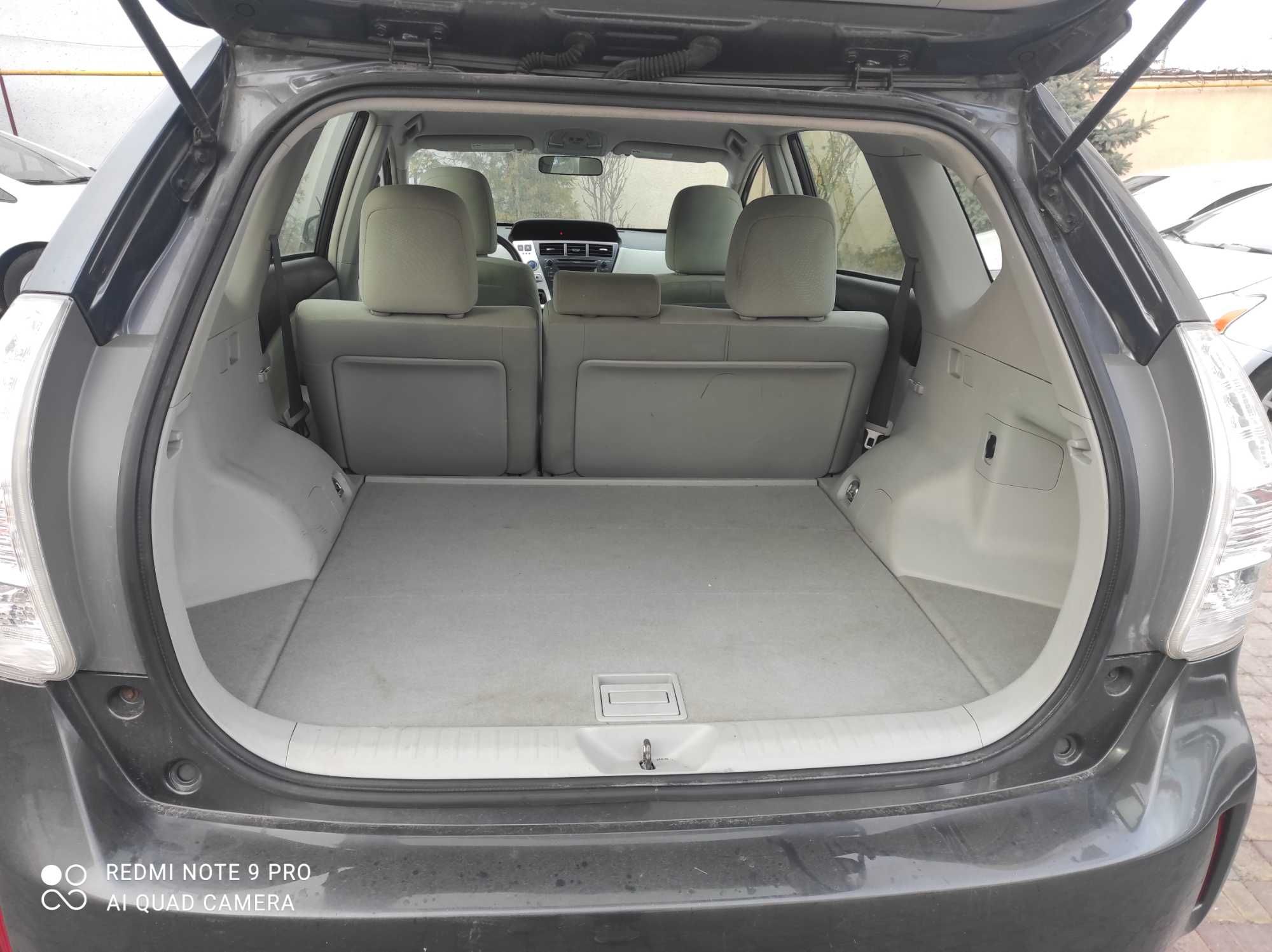 Сдам в аренду Тоyota Prius V Гибрид 2013 год супер цена 570гр день.
