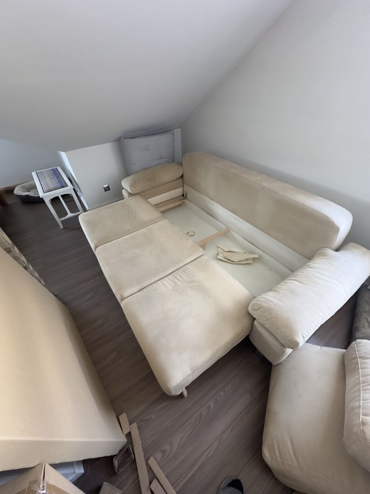 Sofa rozkladana w pięknym jasno beżowym kolorze. stan bardzo dobry