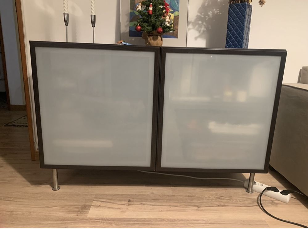 Aparador com pés em inox,portas vidro fosco