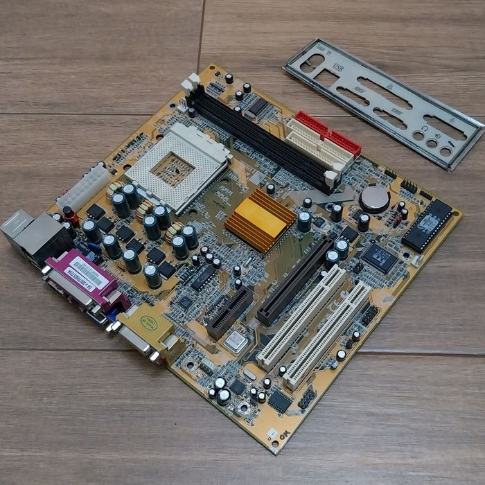 Motherboard Retro PCChips M810LR para AMD Socket A/462