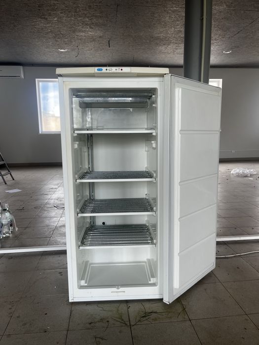 Продам морозильну камеру Zanussi до -24 градусів