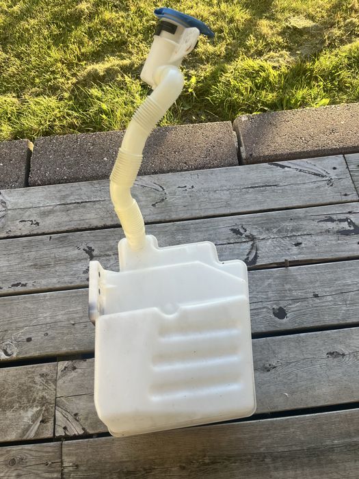 Бачек омывателя Golf 5 в отличном состоянии