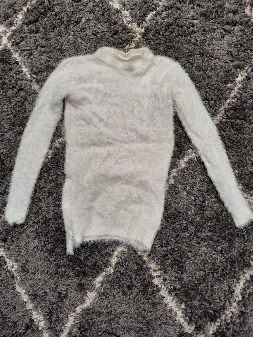 Biały sweter rozmiar XS