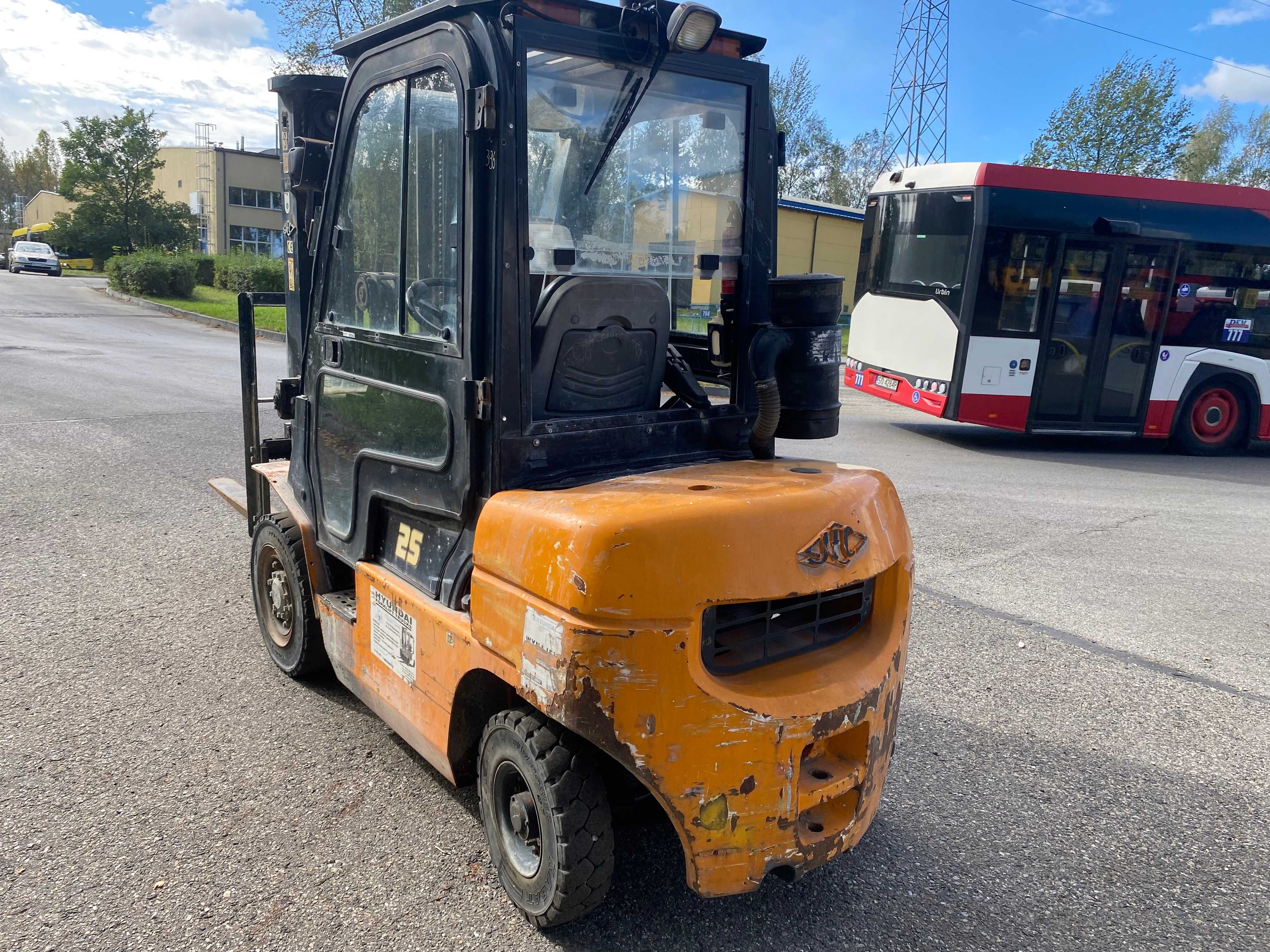 Wózek widłowy HANGCHA CPCD25N-RW56 diesel 2,5T. Triplex kabina YANMAR