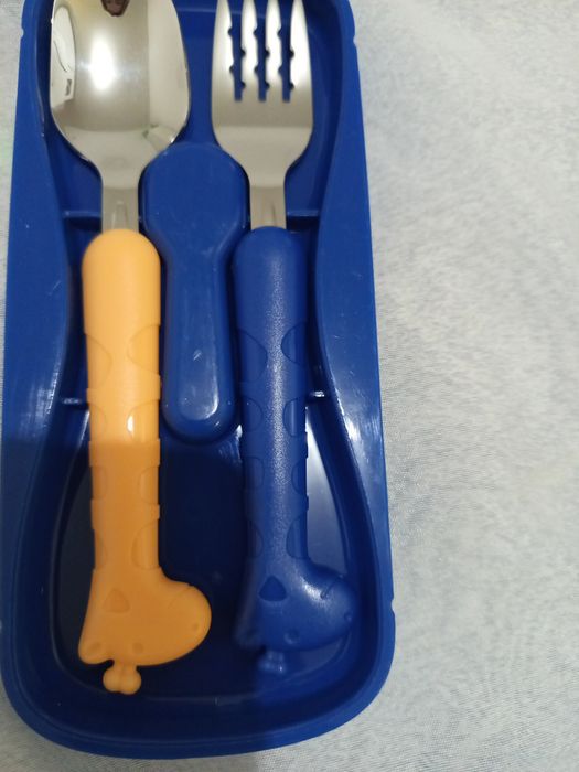 Caixa organizadora de talheres.