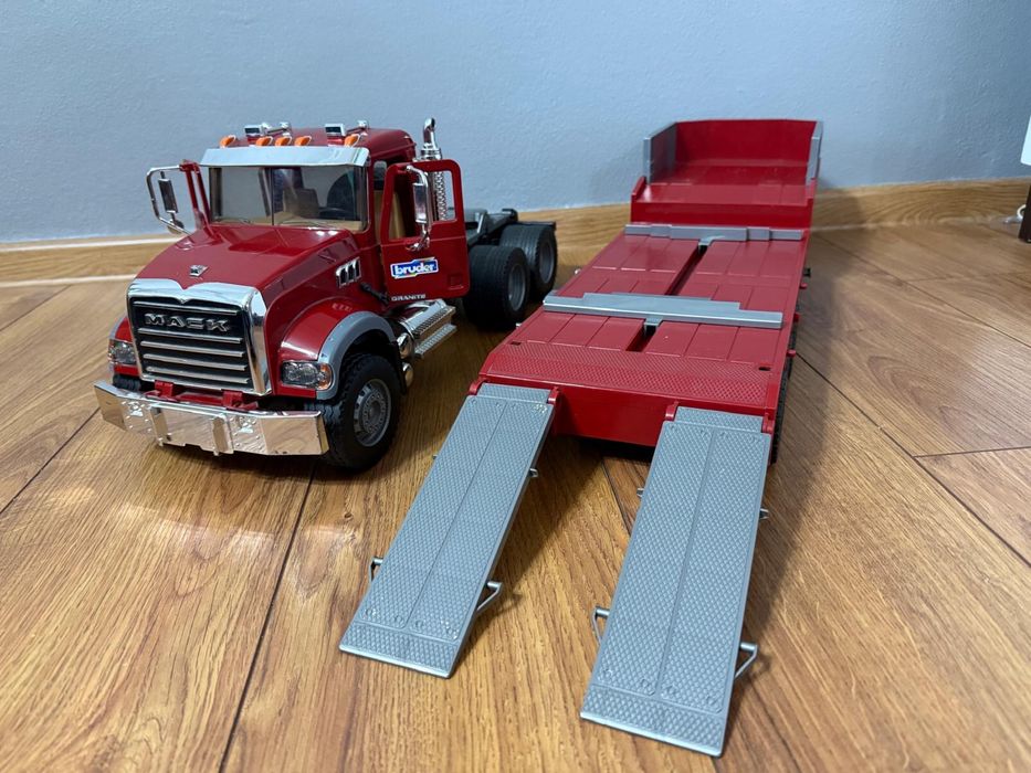 Bruder MACK Naczepa + Koparka