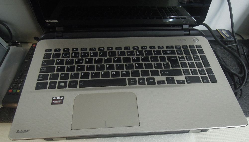 Toshiba L50-B-1JT I5 2 graficas 4GB ram ssd120