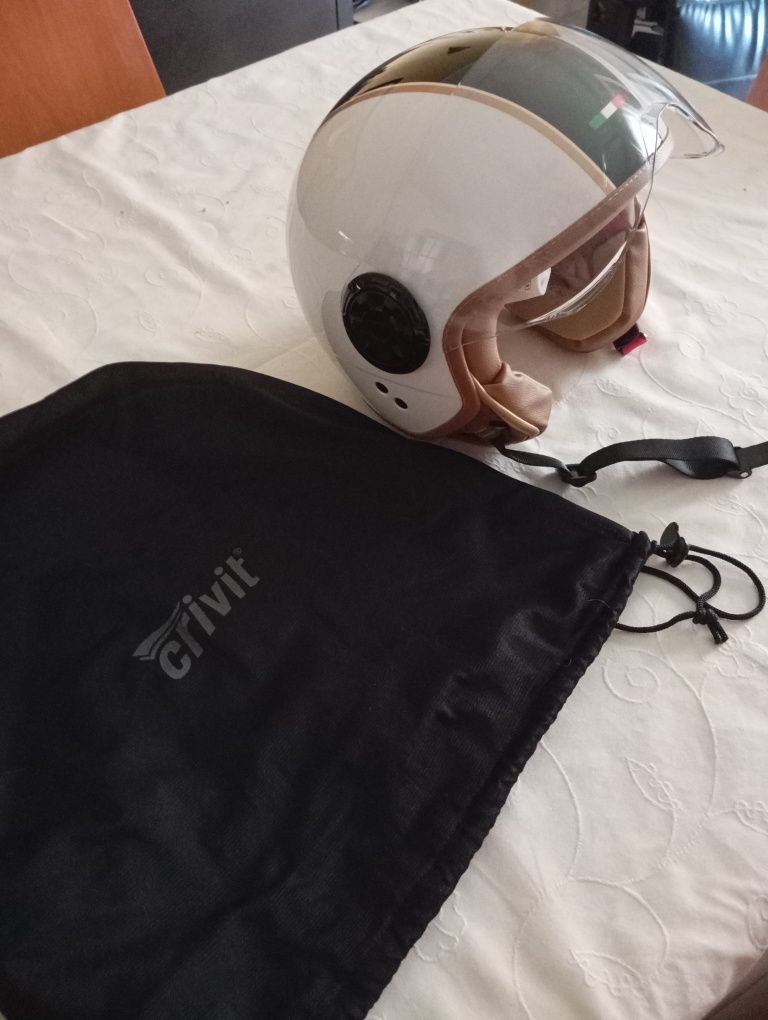 Capacete M como novo com saco, foi usado poucas vezes