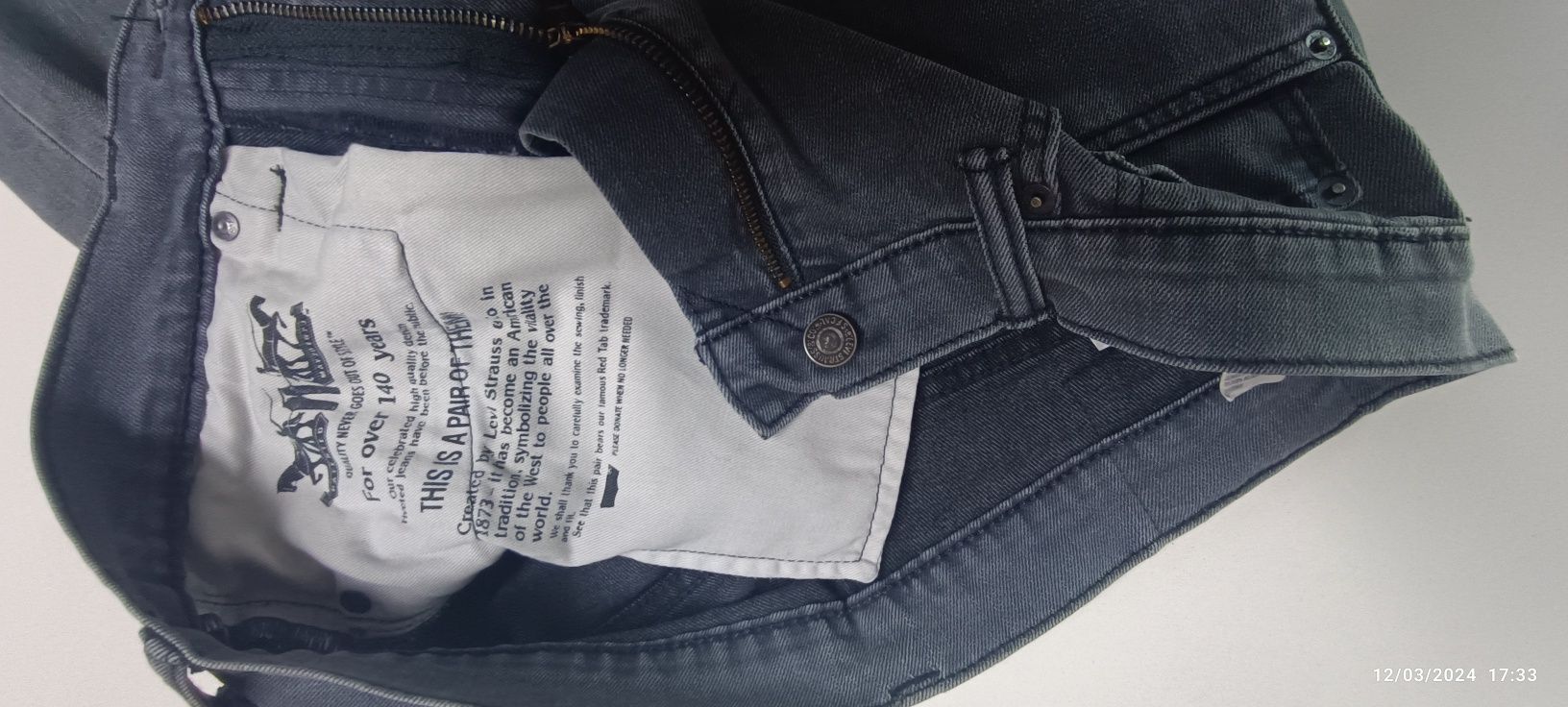 Levi's 511 W32 perna direita