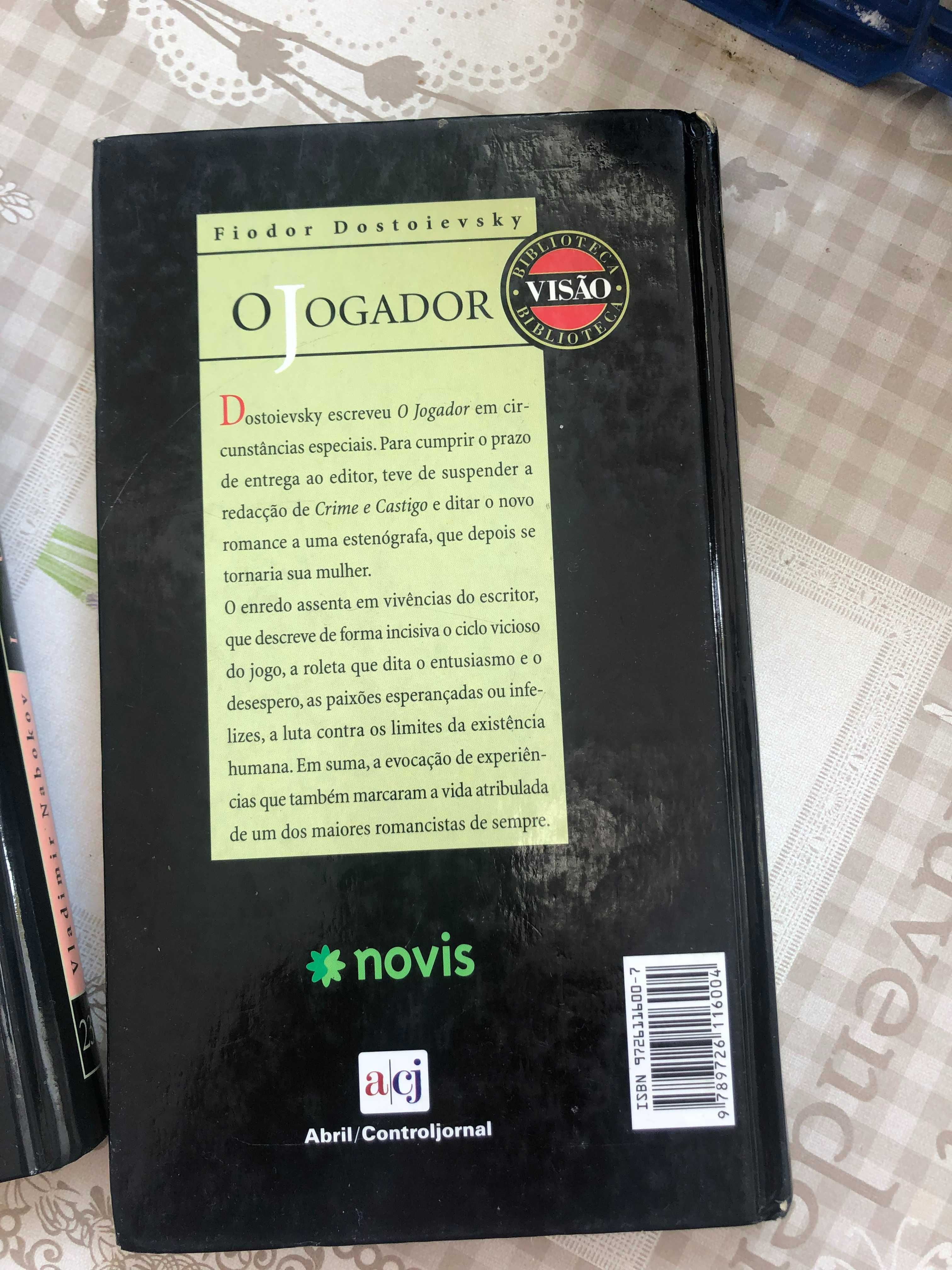 Livros intitulados "Lolita" e "O Jogador"