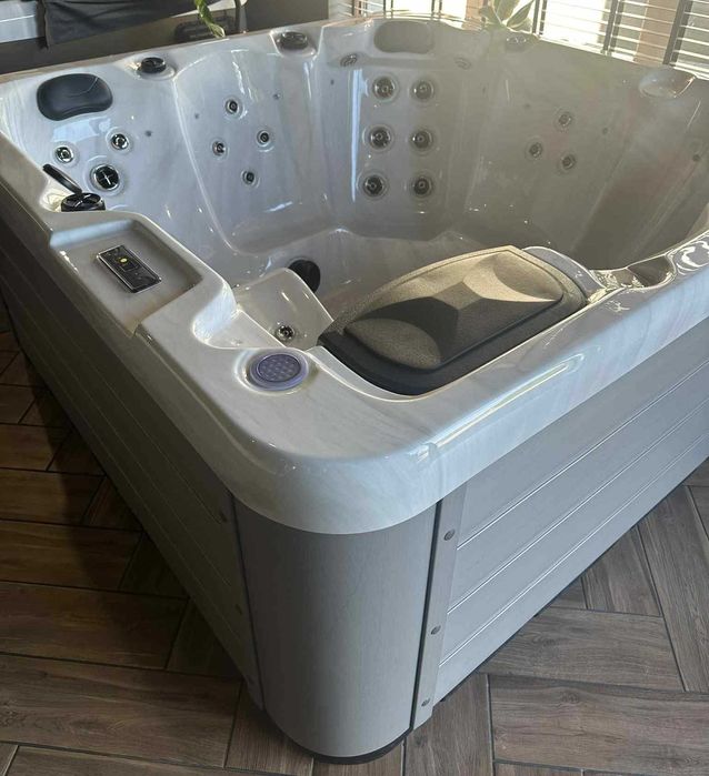Wanna Spa z hydromasażem jacuzzi,powystawowa 6-osobowa, okazja