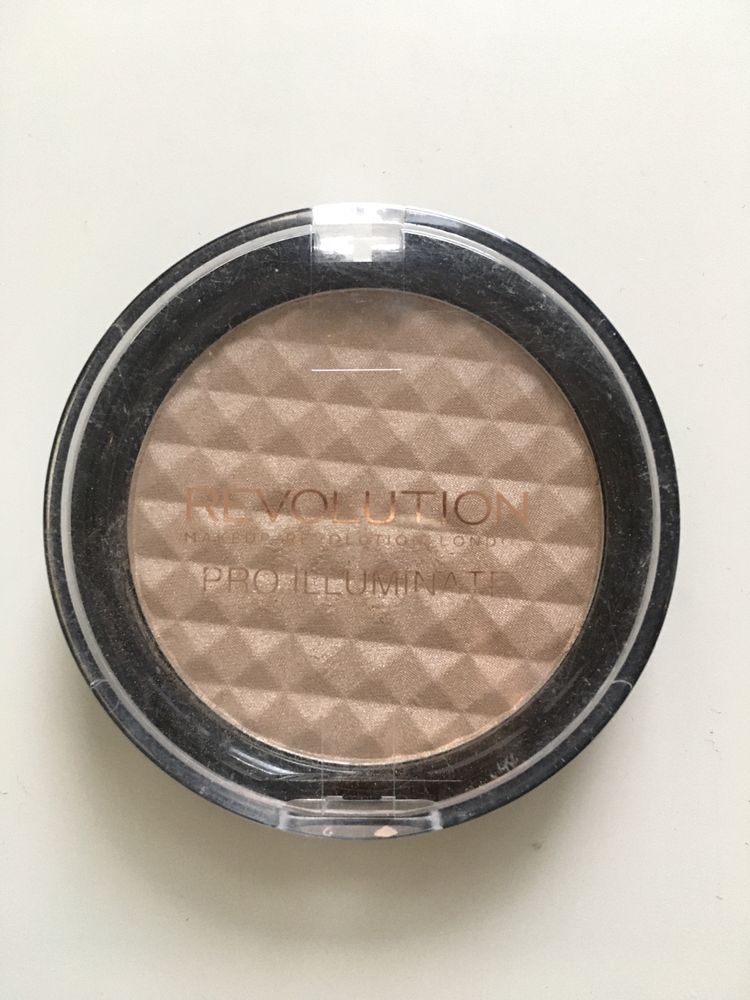 Makeup Revolution rozświetlacz do twarzy