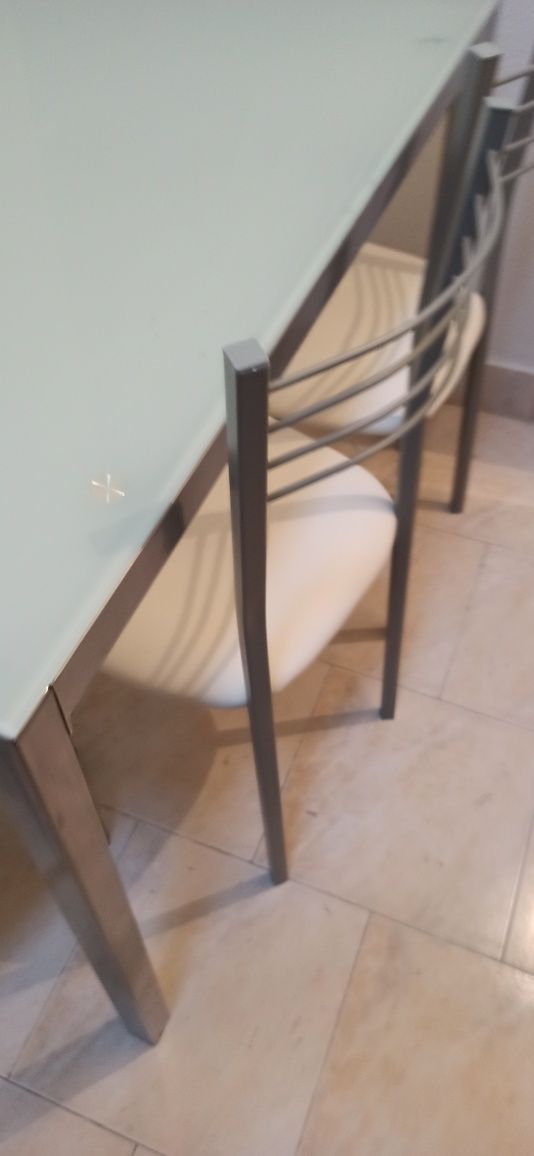 Mesa cozinha +3 cadeiras