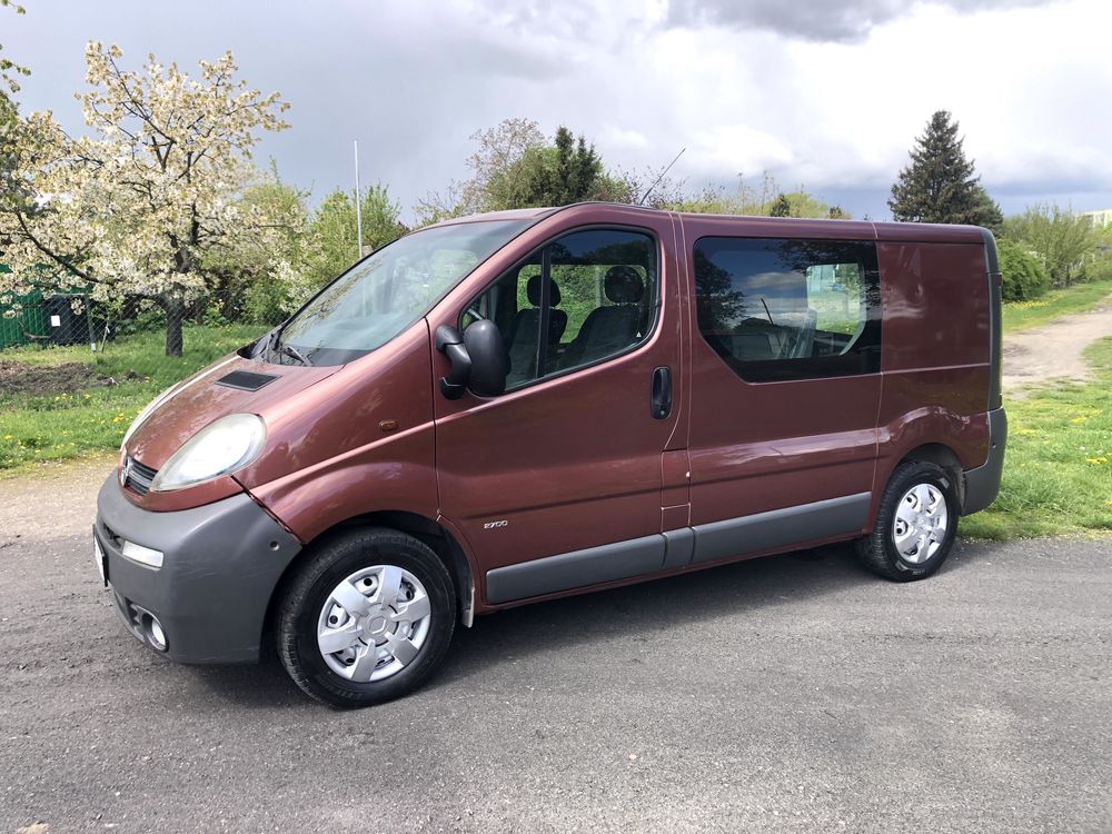 Opel Vivaro 1.9DTI 5osobowy zadbany