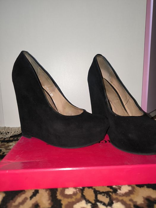 чёрные замшевые туфли
