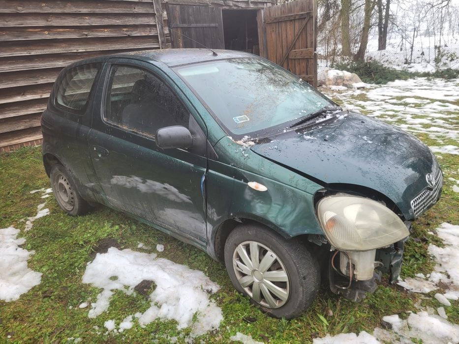 Toyota Yaris kat. 1.3 pierwsza seria uszkodzona