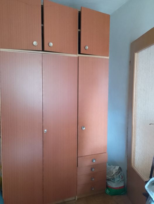 Szafa ubraniowa trzydrzwiowa