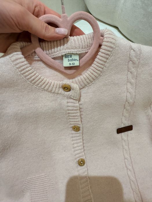 Вʼязаний чоловічок Lara Babies з шапочкою в комплекті