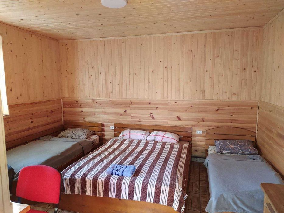 Відпочинок на Дністрі. Будинки і басейн на першій лінії.