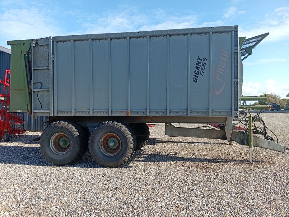 Przyczepa Fliegl Gigant Joskin