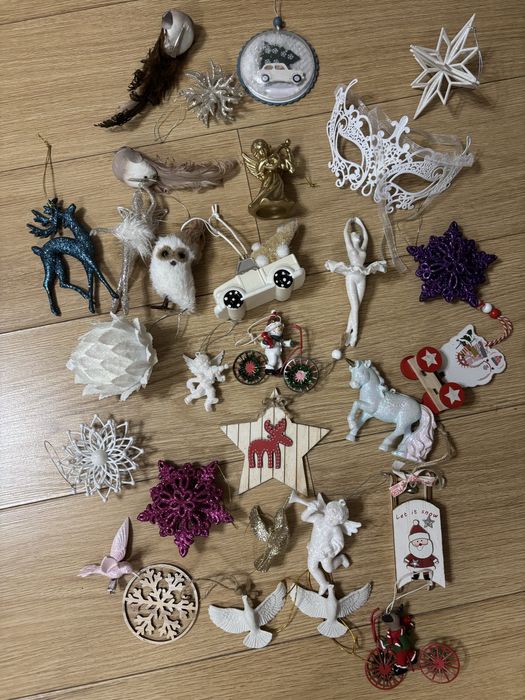 Новорічні прикраси на ялинку