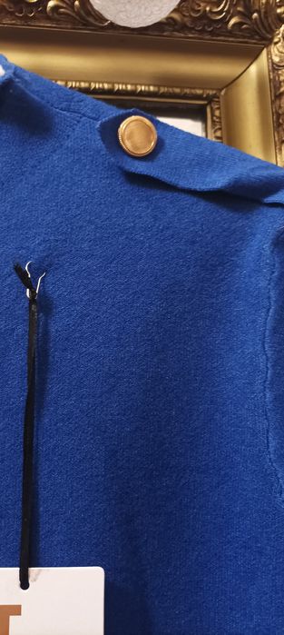 Sukienka dzianinowa damska chabrowa.