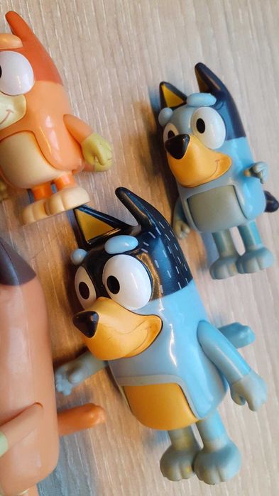 4 Bonecos dos desenhos animados Bluey e Bingo