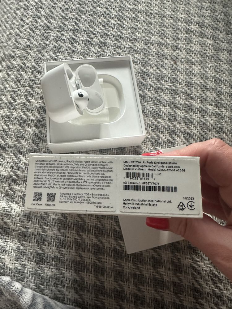 AirPods series 3 original  кейс и правый наушник