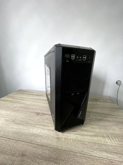 Продам корпус, цілий, з 3 кулерами. Блок живлення знизу