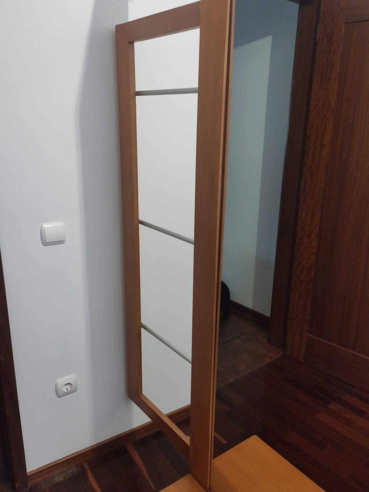 Espelho com gaveta e pendurou de roupa