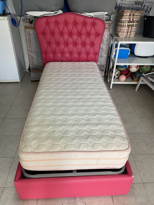 Cama 200 * 90 com colchao e estrado