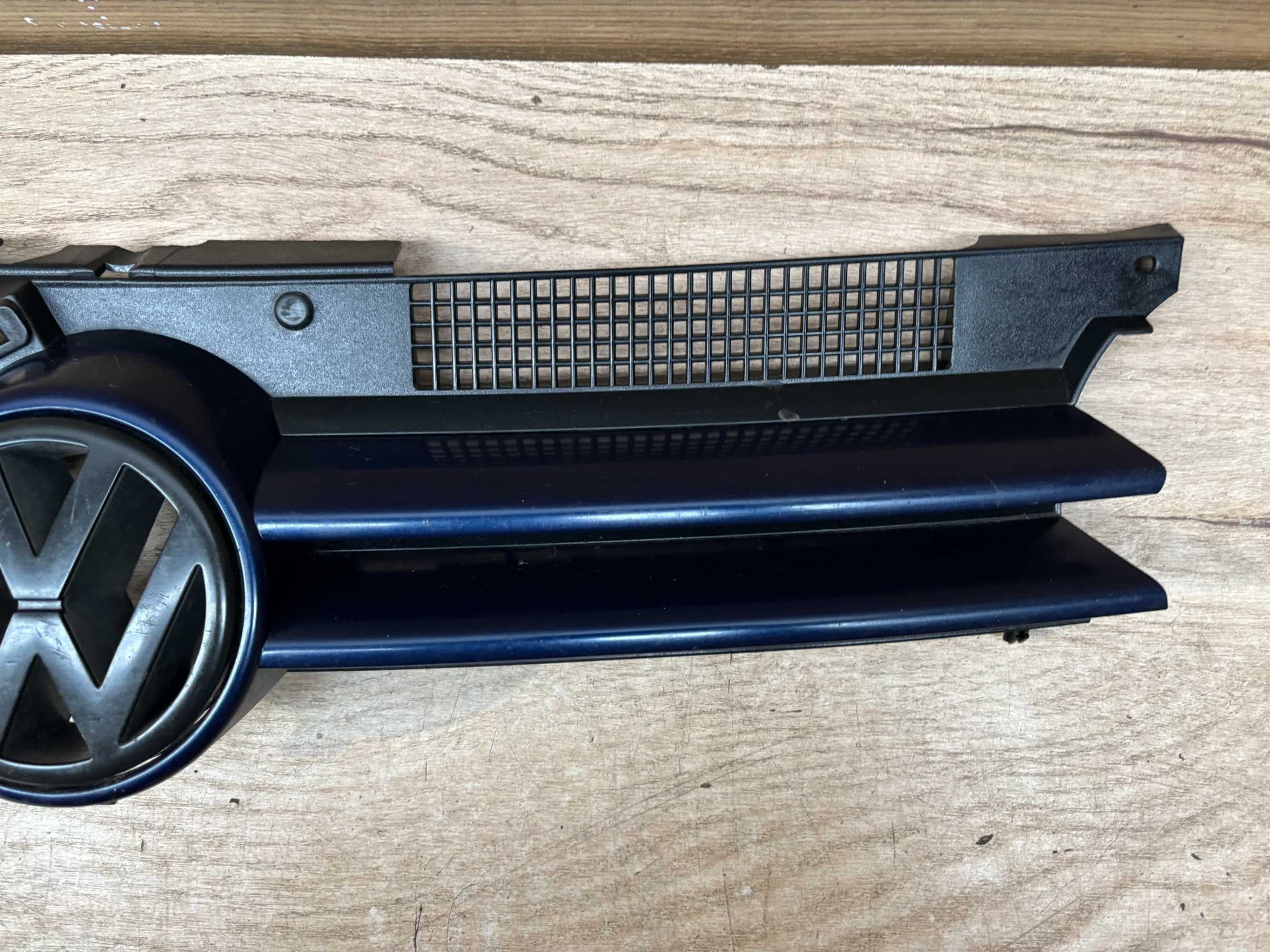 Grill atrapa zderzaka Volkswagen Golf 4