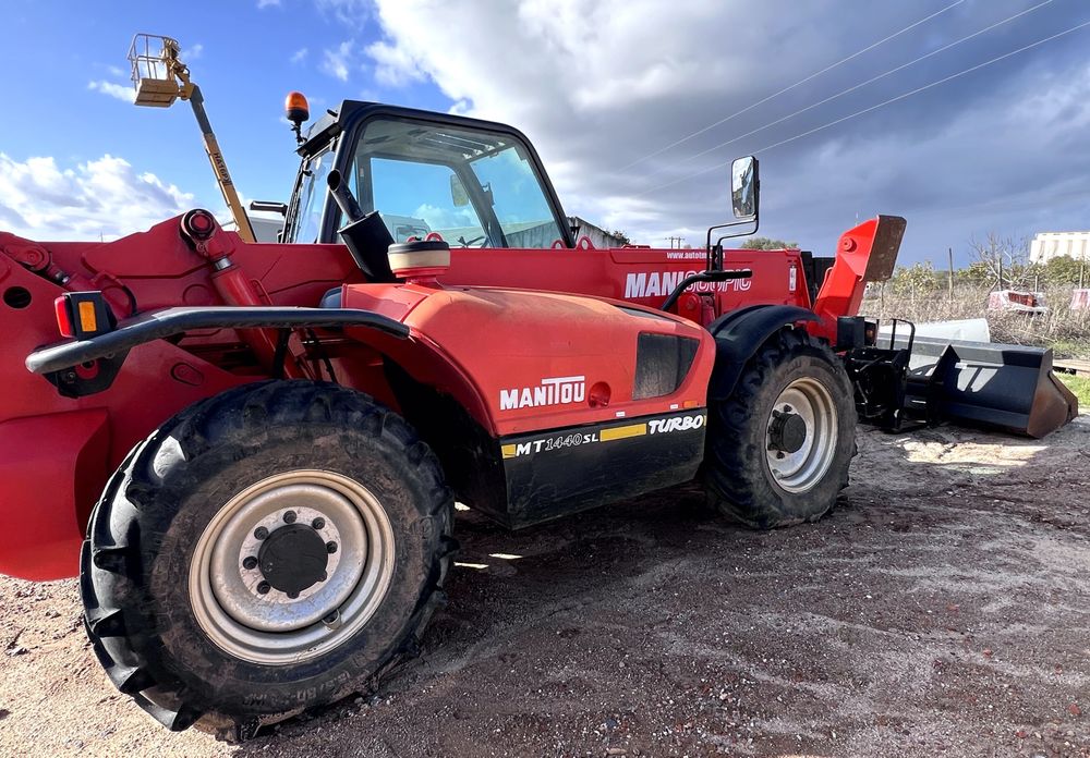 Máquina Telescópica MANITOU 1440 SL