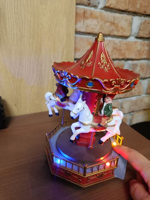 Świąteczna karuzela z muzyką