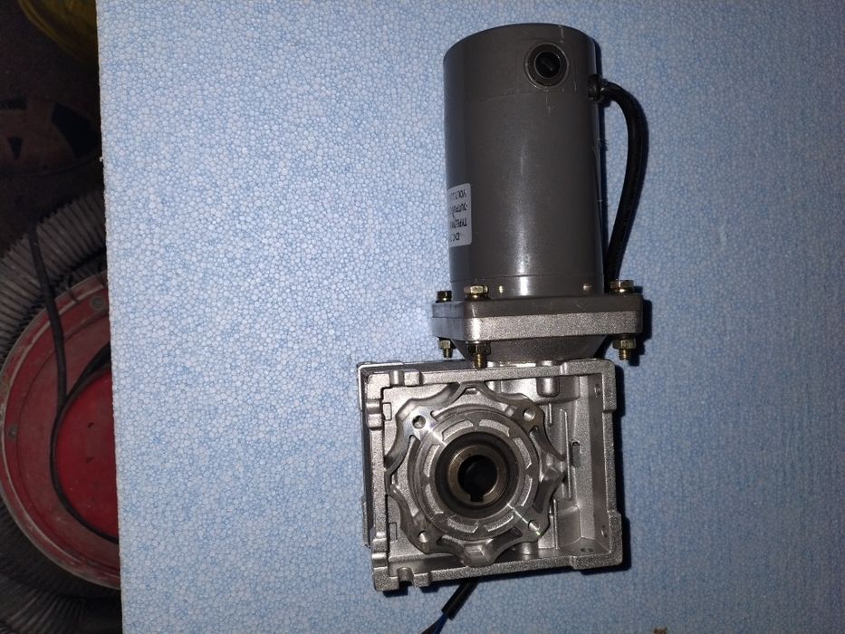 Przekładnia ślimakowa z silnikiem 12v