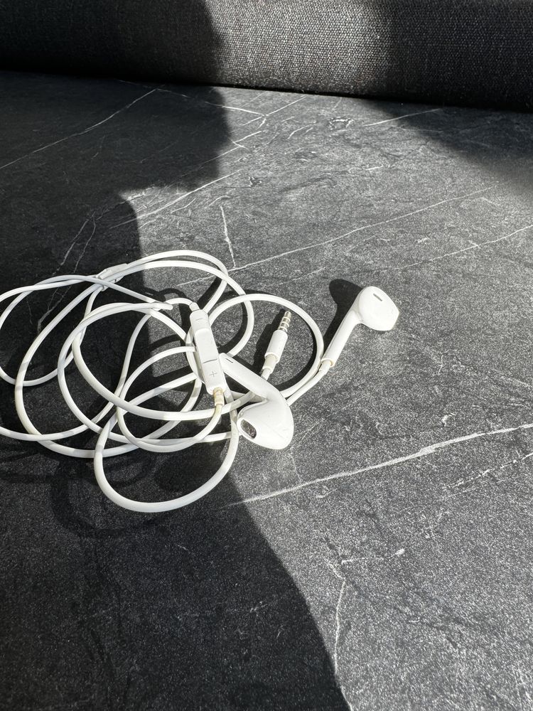 Наушники Apple iPhone EarPods with Mic. Оригинал